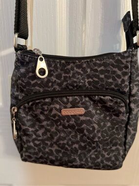 Baggallini Black and Gray Leopard-Print Crossbody NWT